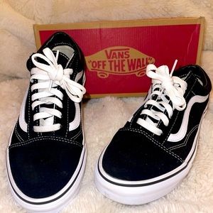 Mens Old Skool Vans (size 9.0)